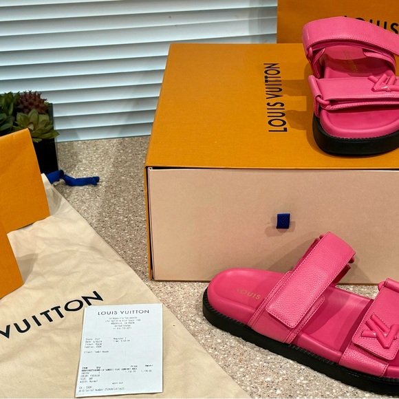 Louis Vuitton adorable pink mule sandals slides. size 8 US. Excellent condition. - Picture 16 of 16